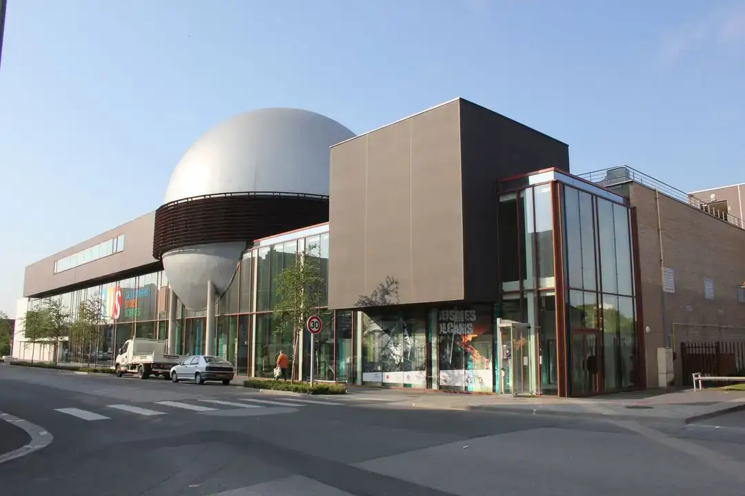 Le PLUS - Palais de l'Univers et des Sciences